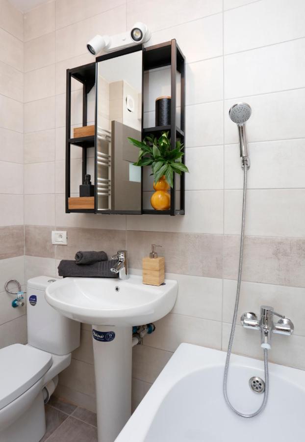 New & Cozy Studio In Ghencea + Netflix Bucharest Luaran gambar