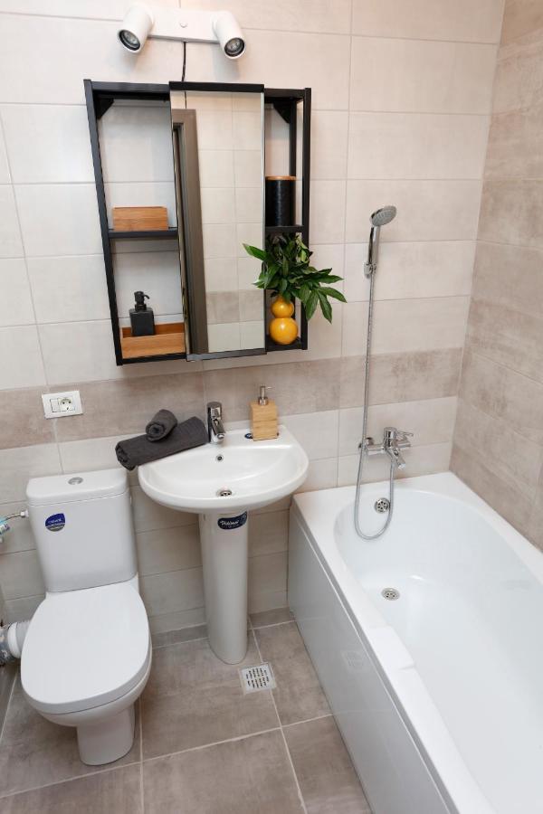 New & Cozy Studio In Ghencea + Netflix Bucharest Luaran gambar