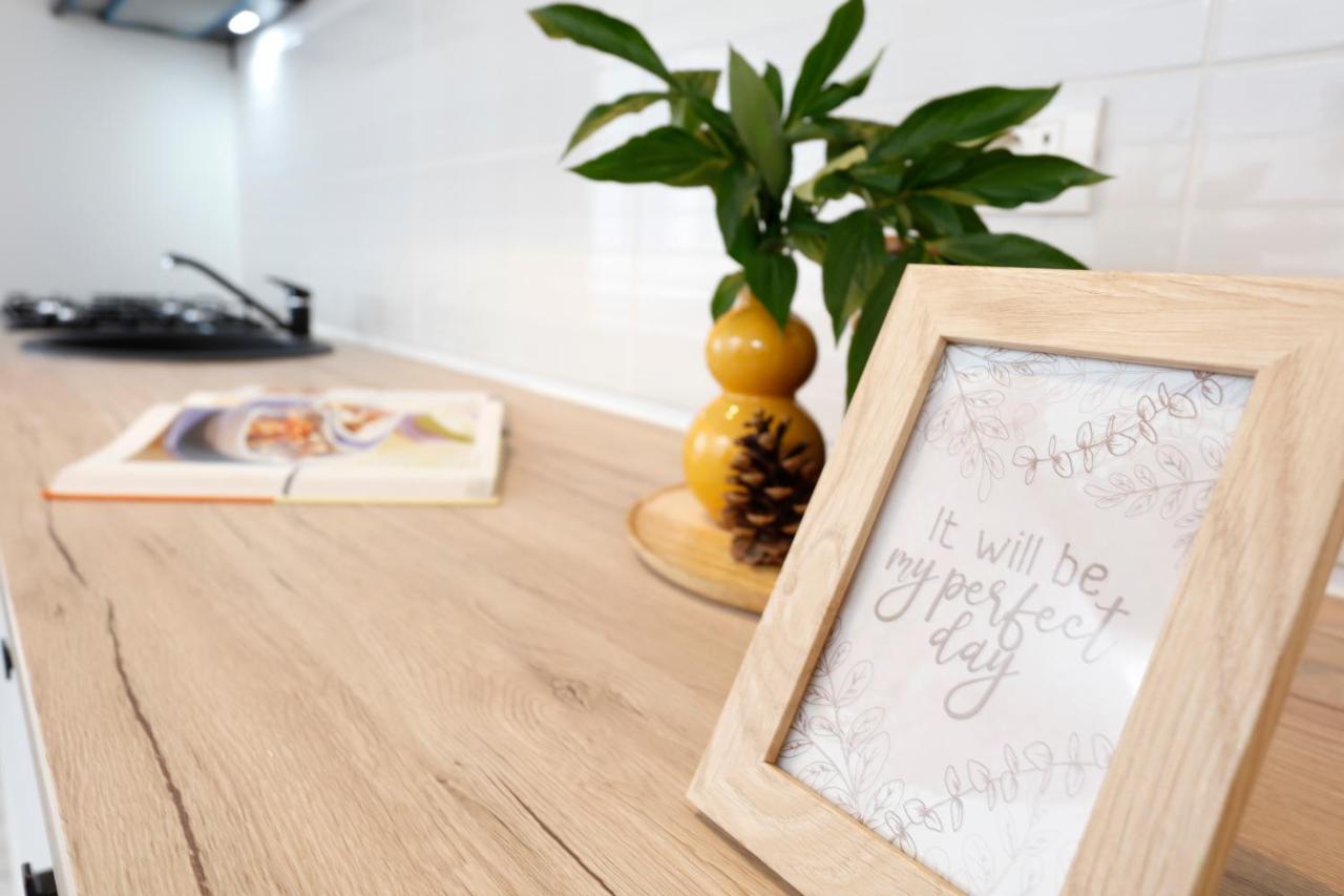 New & Cozy Studio In Ghencea + Netflix Bucharest Luaran gambar
